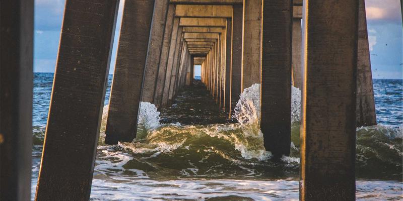 咖啡豆与旋律的共鸣：手冲咖啡馆如何用背景音乐塑造顾客体验与停留时间